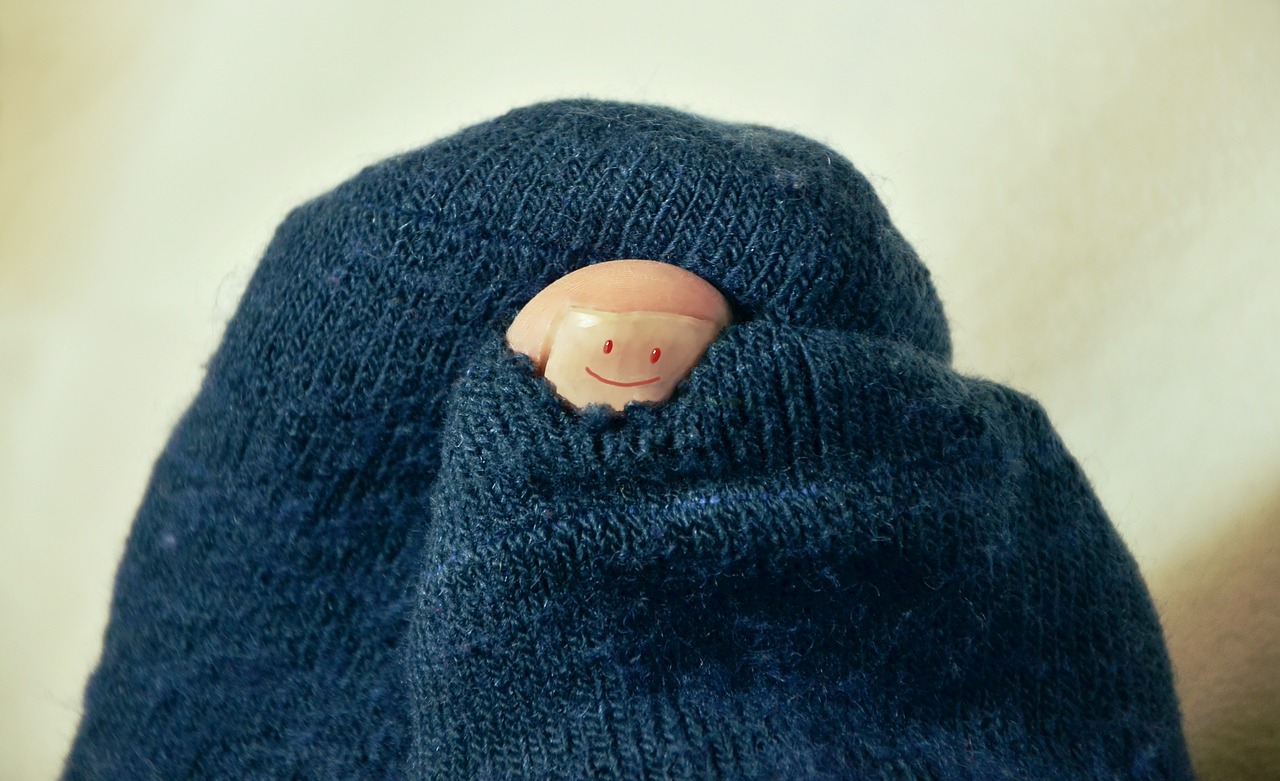 Díra na ponožce - pořiďte si nové ponožky
